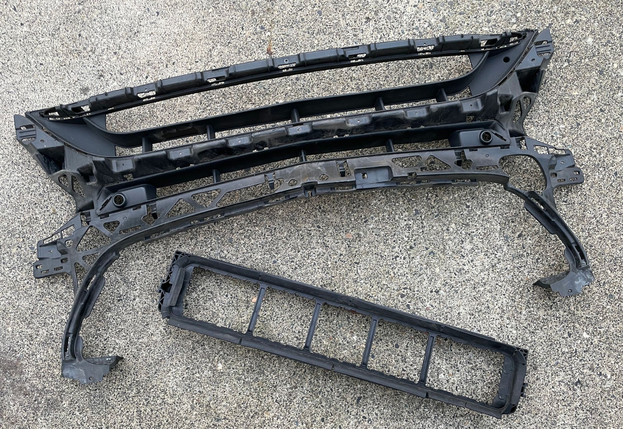 Exterior Body Parts - 2018+ E63 genuine/OEM carbon fiber front lip A2138853900 - Used - 2018 to 2021 Mercedes-Benz E63 AMG - 2018 to 2021 Mercedes-Benz E63 AMG S - Portland, OR 97005, United States