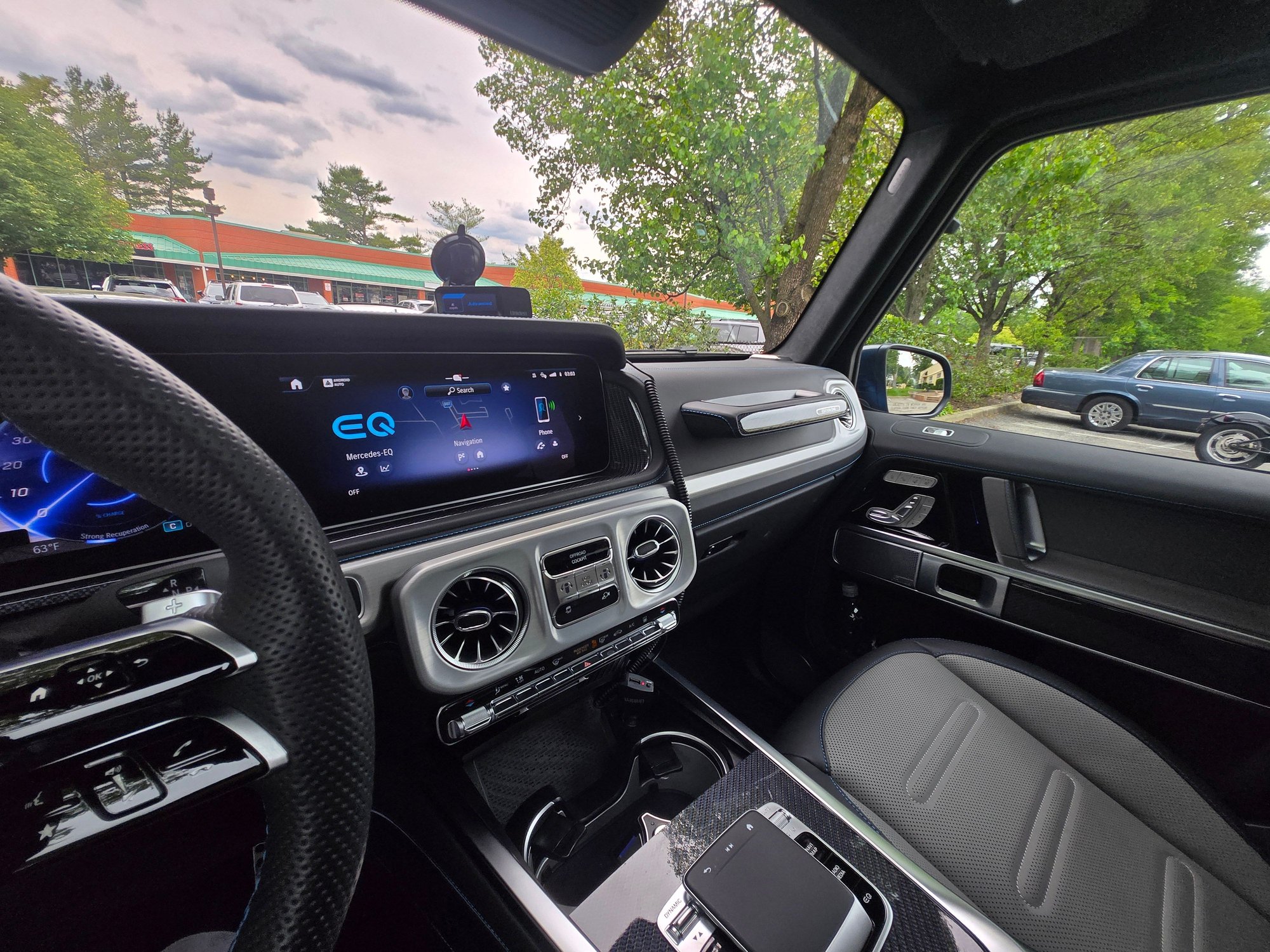 2025 Mercedes-Benz G-Class - 2025 G580 South Sea Blue Magno For Sale (NJ Tax Discount) - Used - VIN W1NWM0ABXSX017325 - 3,500 Miles - Franklin Lakes, NJ 07417, United States