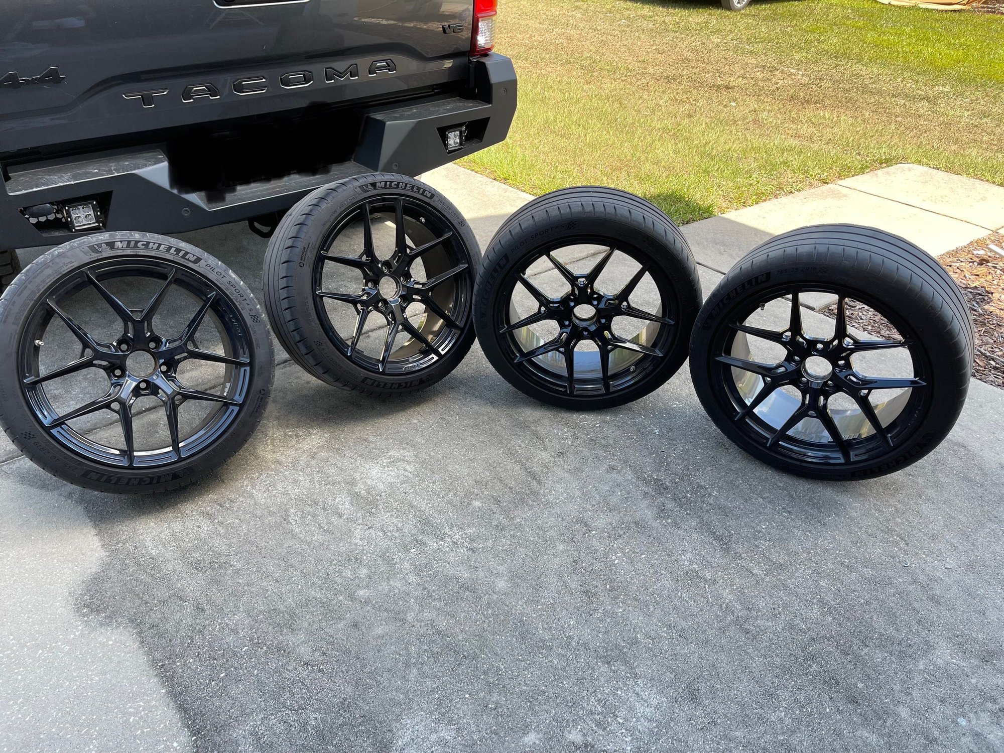 Wheels and Tires/Axles - Used MRR Fully Forged Wheels for C class MB - Used - 2016 to 2021 Mercedes-Benz C300 - 2016 Mercedes-Benz C450 AMG - 2017 to 2021 Mercedes-Benz C43 AMG - Tampa, FL 33544, United States