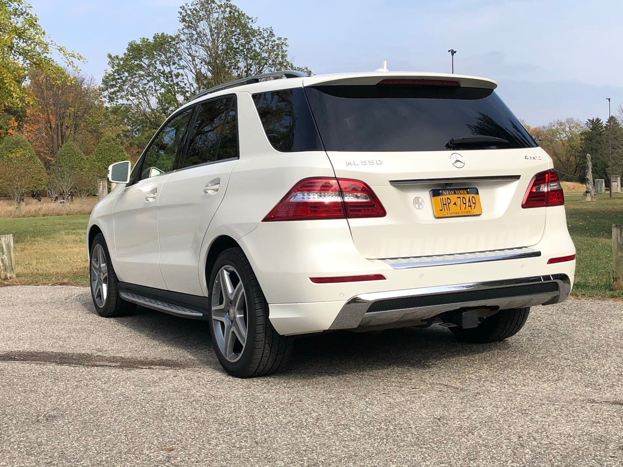 2013 Mercedes-Benz ML550 - 2013 Mercedes ML550 w/ On-Off Road Package - Used - VIN 4JGDA7DB7DA062882 - 179,000 Miles - 8 cyl - AWD - Automatic - SUV - White - Indianapolis, IN 46205, United States