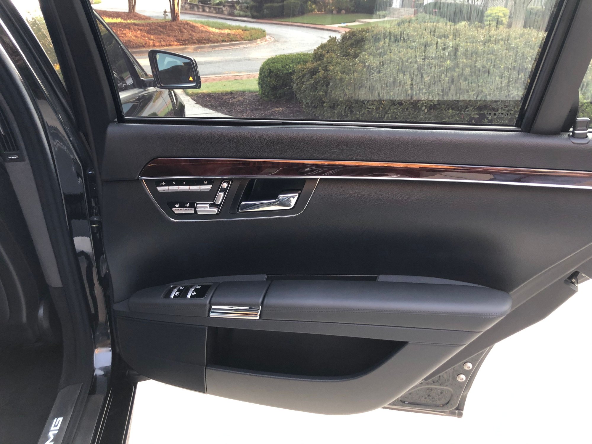 2010 Mercedes-Benz S63 AMG - 2010 Mercedes Benz S63 - Used - VIN WDDNG7HB1AA304052 - 39,228 Miles - 8 cyl - 2WD - Automatic - Black - Kennesaw, GA 30152, United States