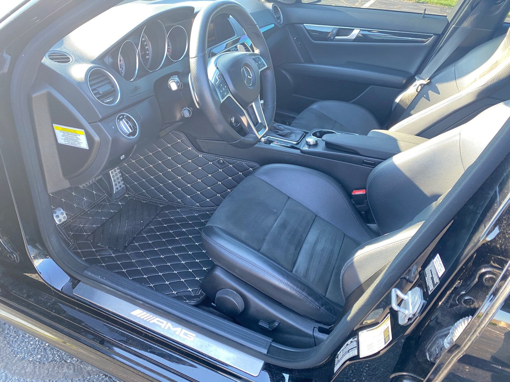 2013 Mercedes-Benz C63 AMG - 2013 C63 AMG Sedan - Used - VIN WDDGF7HB9DA809322 - 72,000 Miles - 8 cyl - 2WD - Automatic - Sedan - Black - Evansville, IN 47725, United States