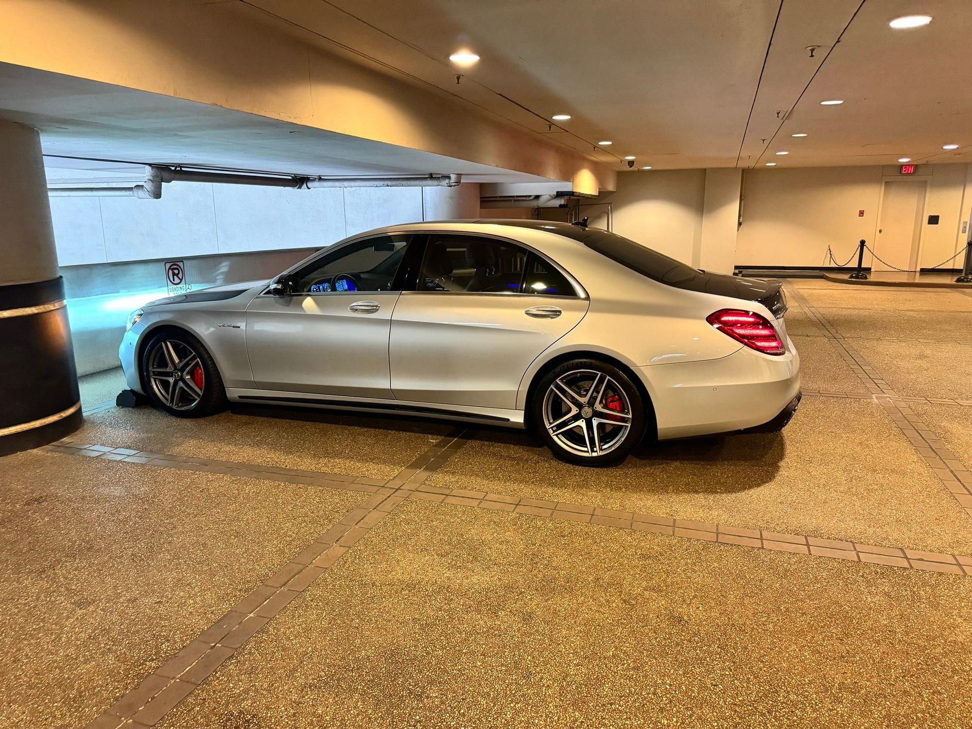 2019 Mercedes-Benz S63 AMG - RARE 2019 S63 AMG 4MATIC- 27K Miles- Disegno, Carbon Fiber - Used - VIN WDDUG8JB3KA478878 - 27,250 Miles - 8 cyl - AWD - Automatic - Sedan - Silver - New Orleans, LA 70118, United States