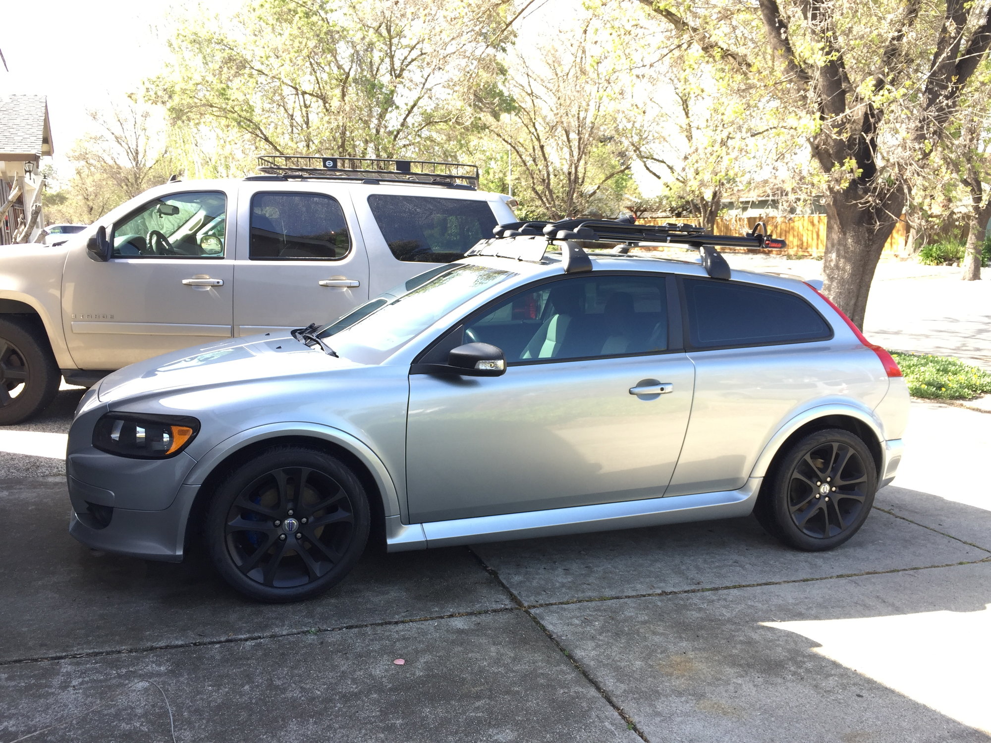 Volvo C30 Thule Rapid Traverse Silver Aeroblade Roof Rack 08 13 By Rack Outfitters Youtube