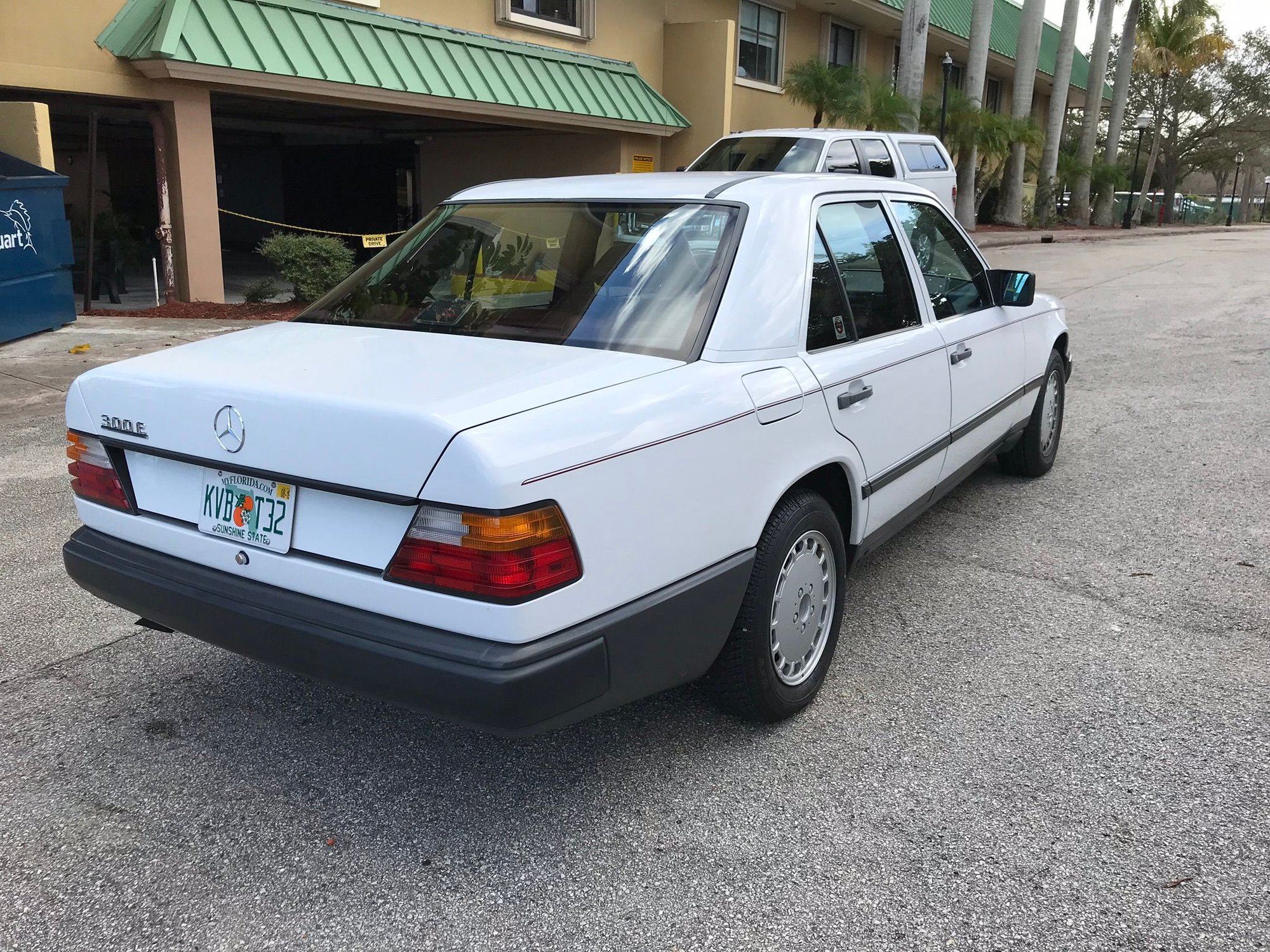 1987 Mercedes-Benz 300E - Super Clean 1987 300e 63.5k miles - Used - VIN WDBEA30D0HA50928 - 63,500 Miles - 6 cyl - 2WD - Automatic - Sedan - White - Stuart, FL 34994, United States