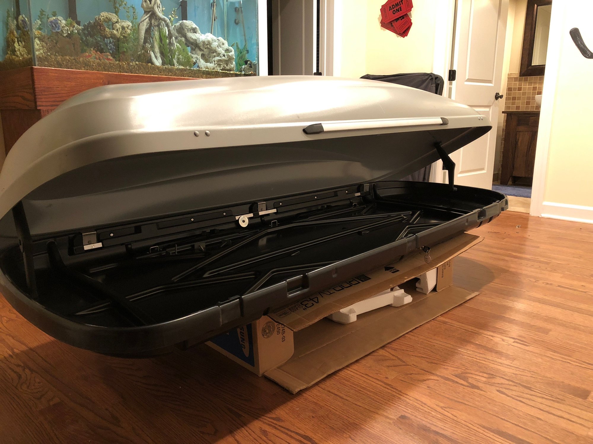 Accessories - Thule CarTop Box and Cross Rails - Used - Glenview, IL 60026, United States