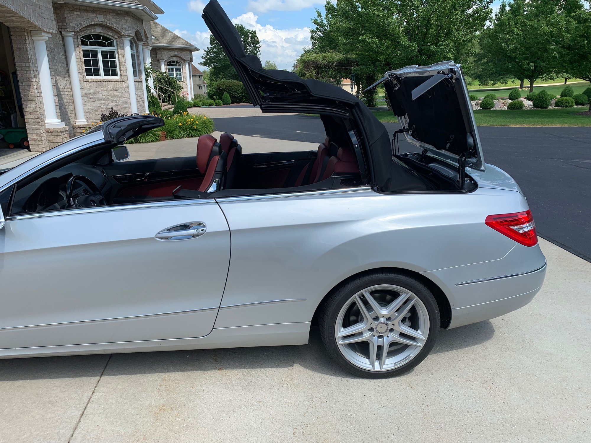 2013 Mercedes-Benz E350 - Cabriolet in Mint Condition - Used - VIN WDDKK5KF1DF193673 - 31,000 Miles - 6 cyl - 2WD - Automatic - Convertible - Silver - Weidman, MI 48893, United States