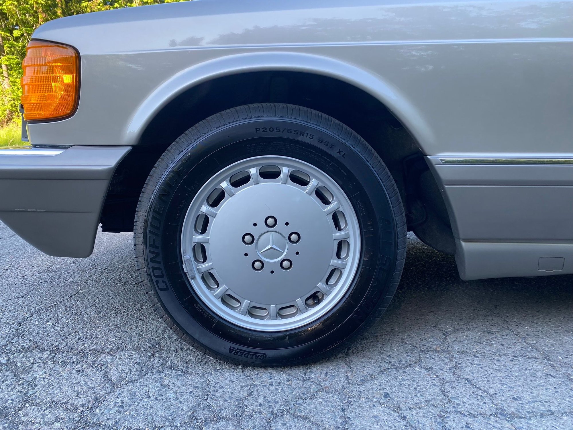 1990 Mercedes-Benz 300SEL - 1990 Mercedes-Benz 300SEL - Used - VIN WDBCA25D6LA519536 - 123,700 Miles - 6 cyl - 2WD - Automatic - Sedan - Silver - Seattle, WA 98199, United States