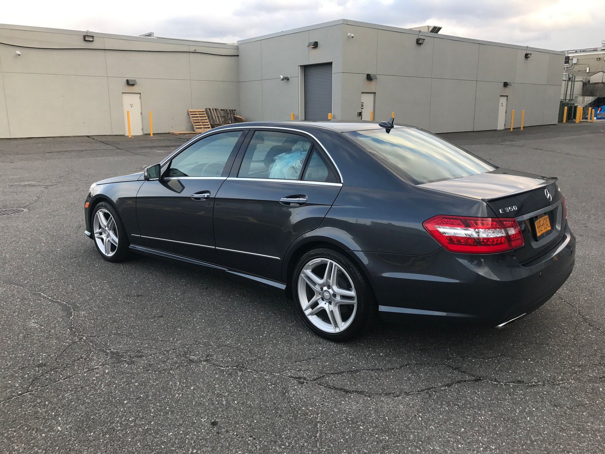 2013 Mercedes-Benz E350 - 2013 E350 4 Matic   Sport Pkg AMG  for Sale - Used - VIN WDDHF8JB3DA670387 - 6 cyl - AWD - Automatic - Sedan - Gray - Westbury, NY 11590, United States