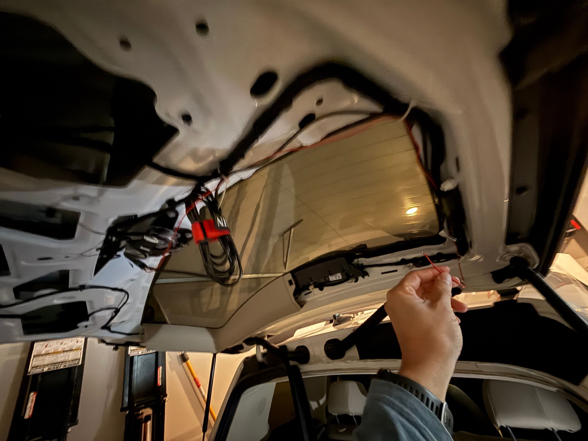 Rear dashcam red wire that has to connect to the reverse light wire so that the Wolfbox G900 Pro mirror knows to trigger reverse parking lines in its display. 
