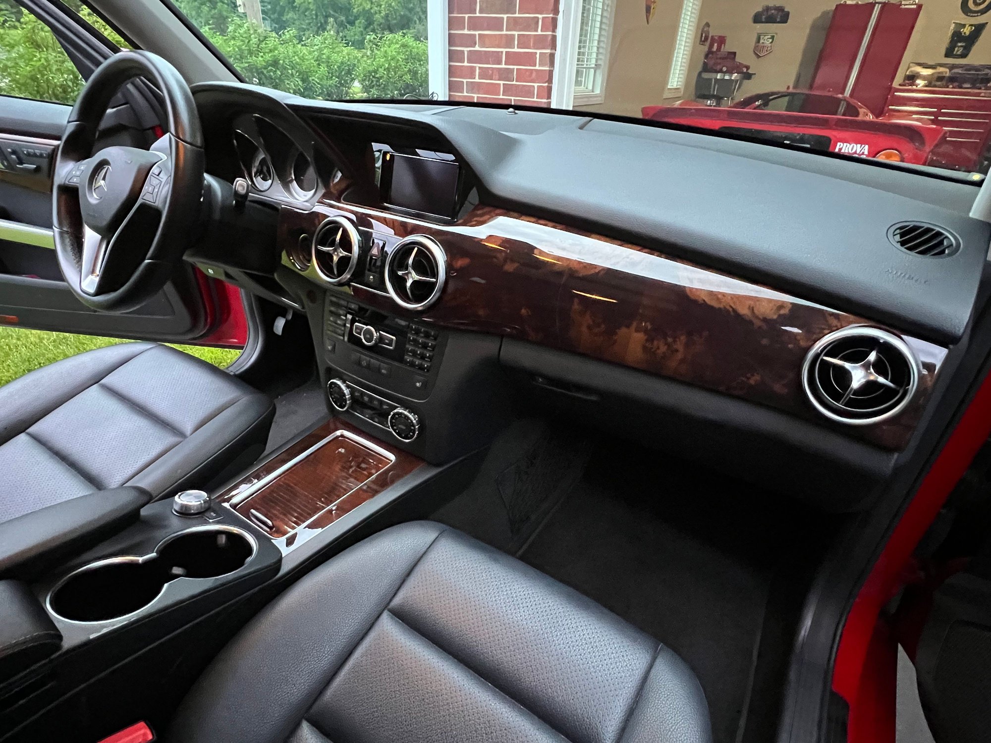 2013 Mercedes-Benz GLK350 - 2013 Mercedes Benz GLK350 4Matic - Used - VIN WDCGG8JB8DG064500 - 91,900 Miles - 6 cyl - 4WD - Automatic - SUV - Red - Libertyville, IL 60048, United States