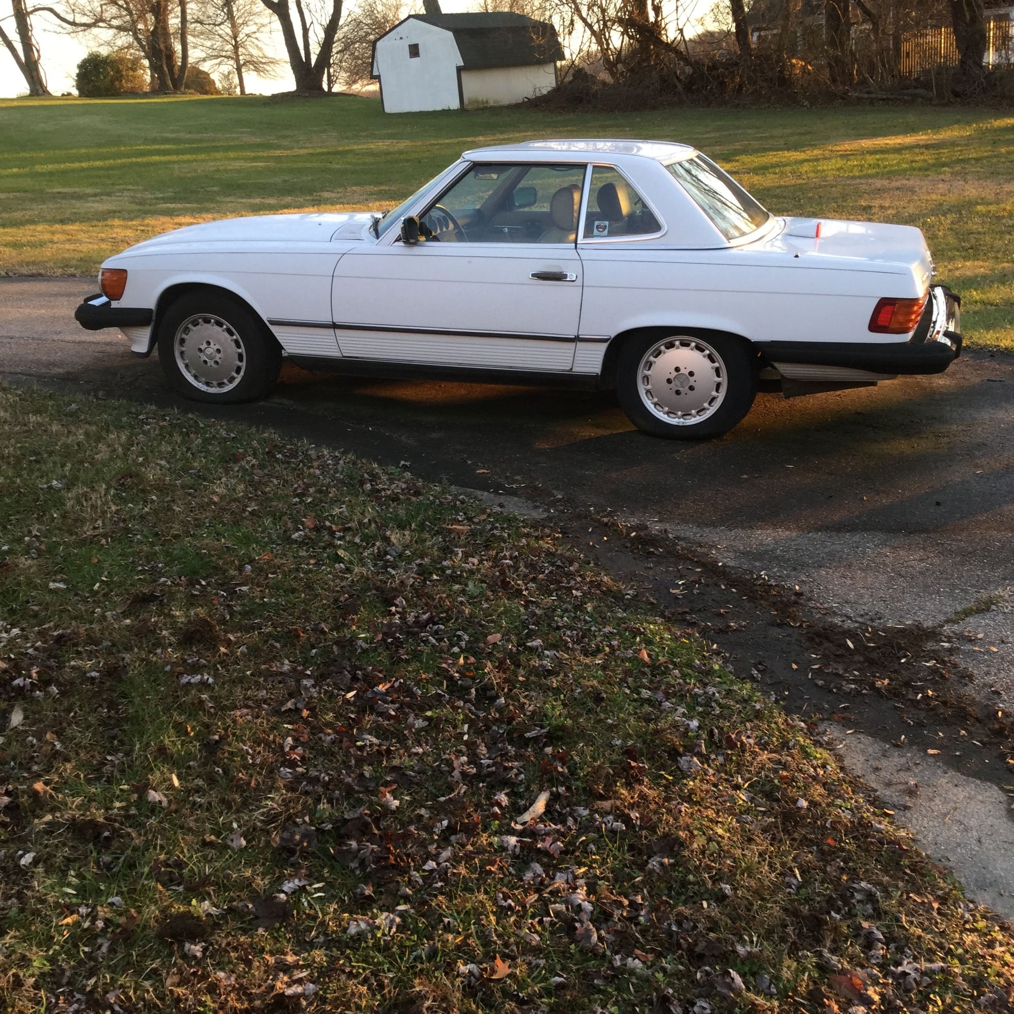1987 Mercedes-Benz 560SL - Used 87' white 560SL Benz ... ready for immediate sale! - Used - VIN WDBBA48D2HA072553 - 98,957 Miles - 6 cyl - 2WD - Automatic - Convertible - White - Upper  Marlboro, MD 20772, United States