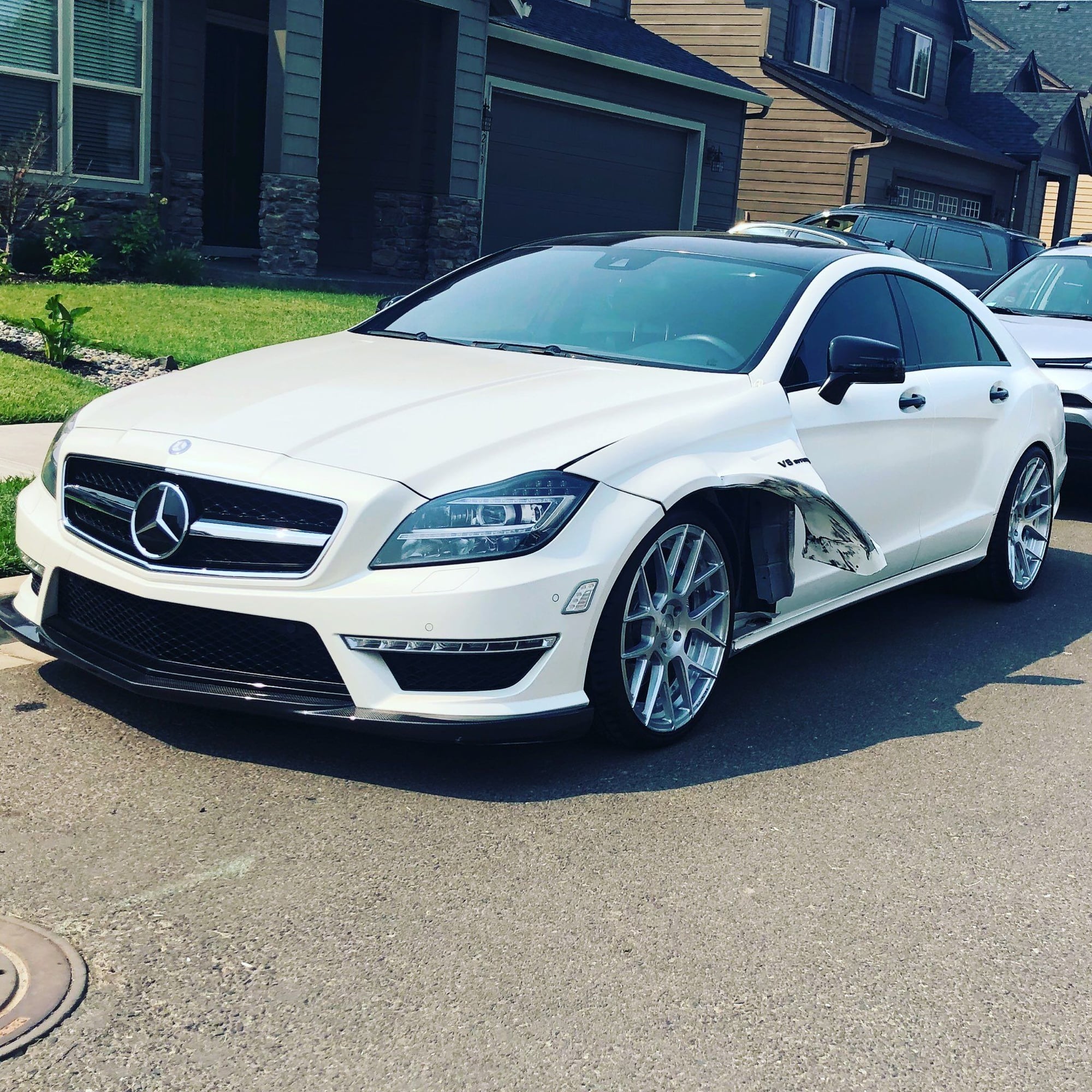 2012 Mercedes-Benz CLS63 AMG - 2012 mercedes cls63 damaged - Used - VIN wddlj7eb6ca040777 - 48,000 Miles - White - Vancouver, WA 98682, United States