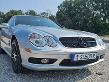 The grille looks AMG, complements 
the lower grilles in the bumper