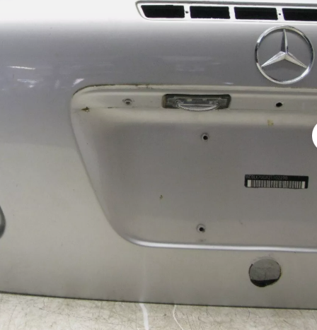 looks like the lights are attached to the trunk and not to the plastic houosing