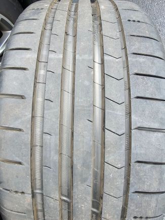 265/35ZR20 Tire