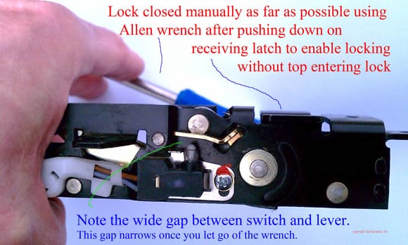 Front lock closed manually and turned to the farthest point: the lever is far off the micro switch. The lever will come down once you let go of the 6-mm Allen wrench