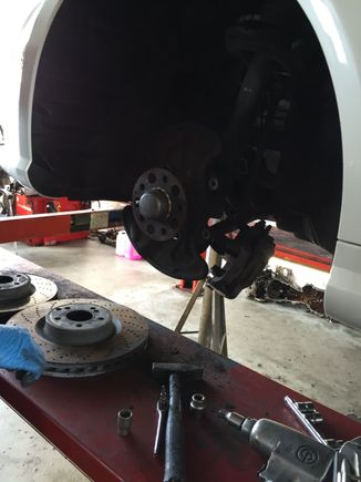 Old mounting plate sorry don't know if this is the correct name. Also the old calliper you see on this pic