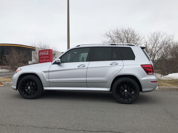 Side, still look a little bit like a 4x4, but I've got the lowering springs on order along with Bilstein B6 struts for all four corners. the H&R springs will drop it an 1".