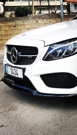 Front diamond grill. Distronic glass star. Front AMG double lip spoiler.
