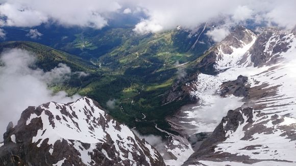 went to a big MX-5 meet in Austria (yep, somewhere down there, there are 120+ MX-5s)