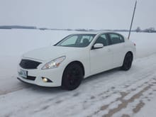 My new g37. Painted the front grill and the rims