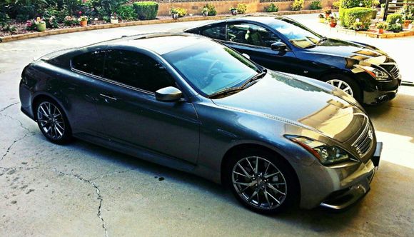 One of the many loaner cars from the dealership while my 1st Q50s was being worked on - this was a Q60 Journey - sitting next to my IPL.