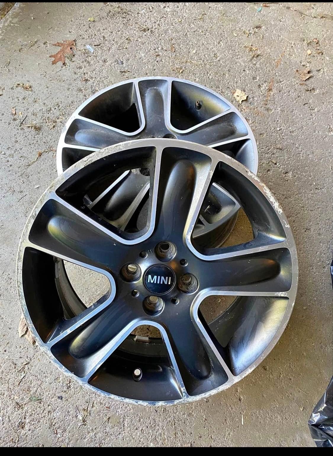 Wheels and Tires/Axles - Wheel wanted R111 Black star bullet - Used - 2011 Mini R57: "Mk II" Mini Convertible - Denver, CO 80021, United States