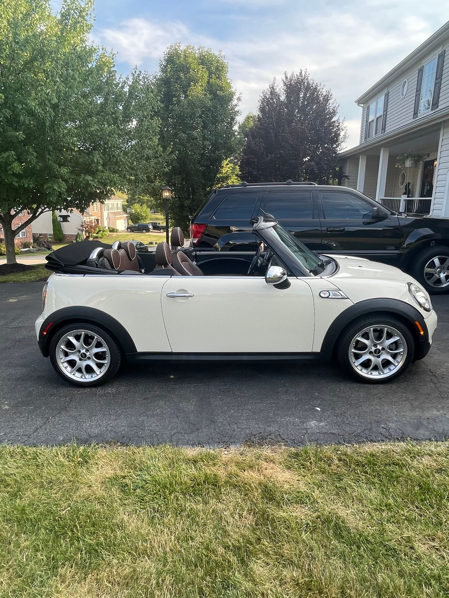 2010 Mini R57: "Mk II" Mini Convertible - 2010 MINI Cooper S Convertible Low Miles - Used - VIN WMWMS3C54ATY08675 - 47,779 Miles - 4 cyl - 2WD - Automatic - Convertible - White - Greensburg, PA 15601, United States