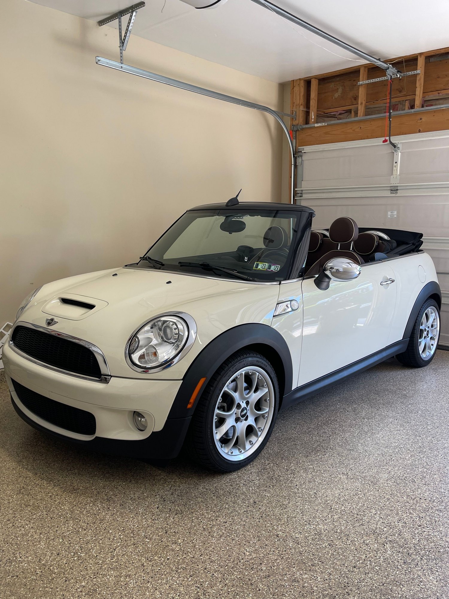 2010 Mini R57: "Mk II" Mini Convertible - 2010 MINI Cooper S Convertible Low Miles - Used - VIN WMWMS3C54ATY08675 - 47,779 Miles - 4 cyl - 2WD - Automatic - Convertible - White - Greensburg, PA 15601, United States
