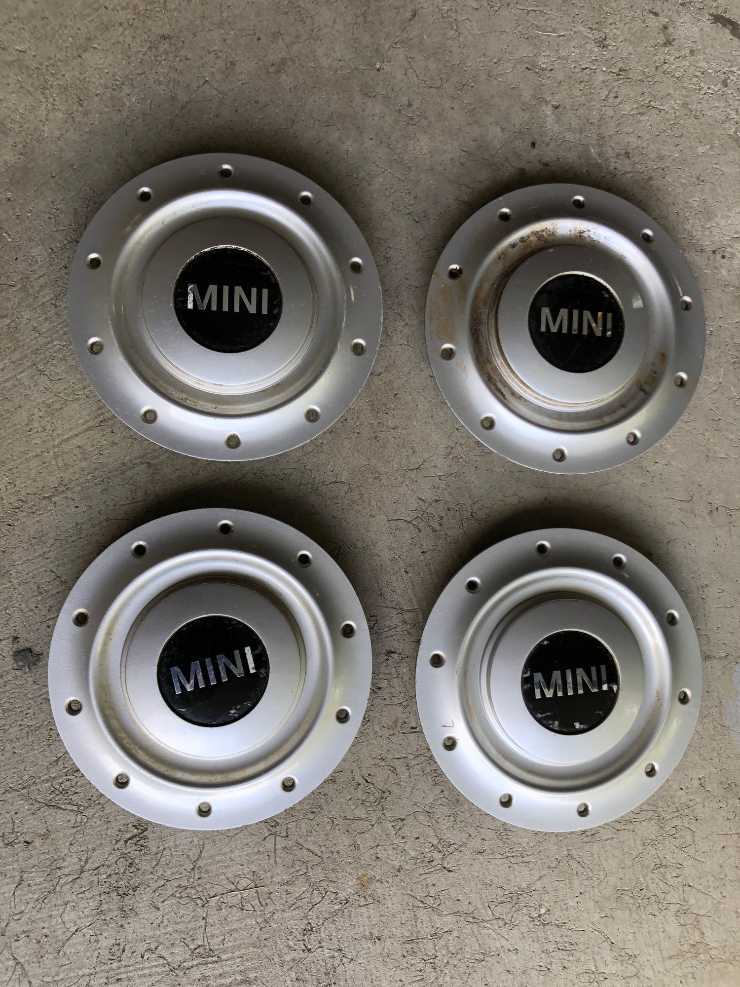 Exterior Body Parts - MINI Cooper center hub  Caps - Used - 2002 to 2008 Mini R53: "Mk I" Mini Cooper S - Wayland, MA 01778, United States