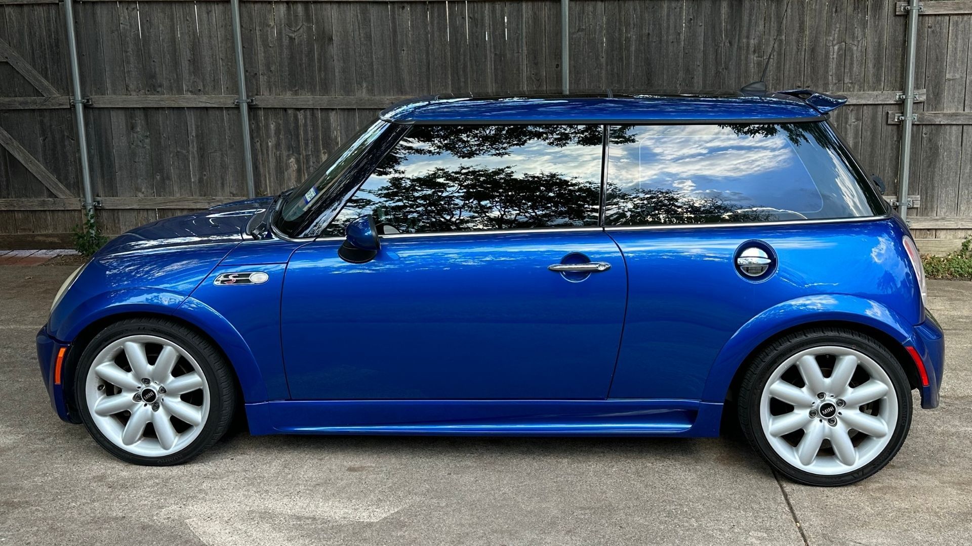 2005 Mini R53: "Mk I" Mini Cooper S - 2005 R53 - auto / Hyper Blue Metallic / aero kit / many options - Used - VIN WMWRE33535TG98854 - 98,500 Miles - 4 cyl - Automatic - Hatchback - Blue - Richardson, TX 75081, United States