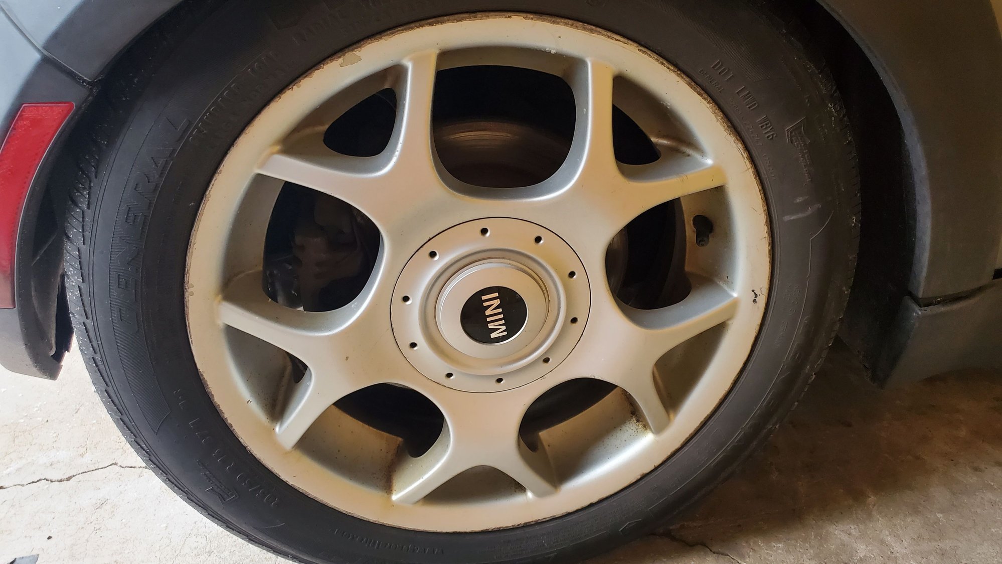 2006 Mini R53: "Mk I" Mini Cooper S - 2006 mini cooper S  $1200 - Used - VIN WMWRE33576tj39421 - 270,000 Miles - 4 cyl - 2WD - Automatic - Hatchback - Silver - Oakcreek, WI 53154, United States