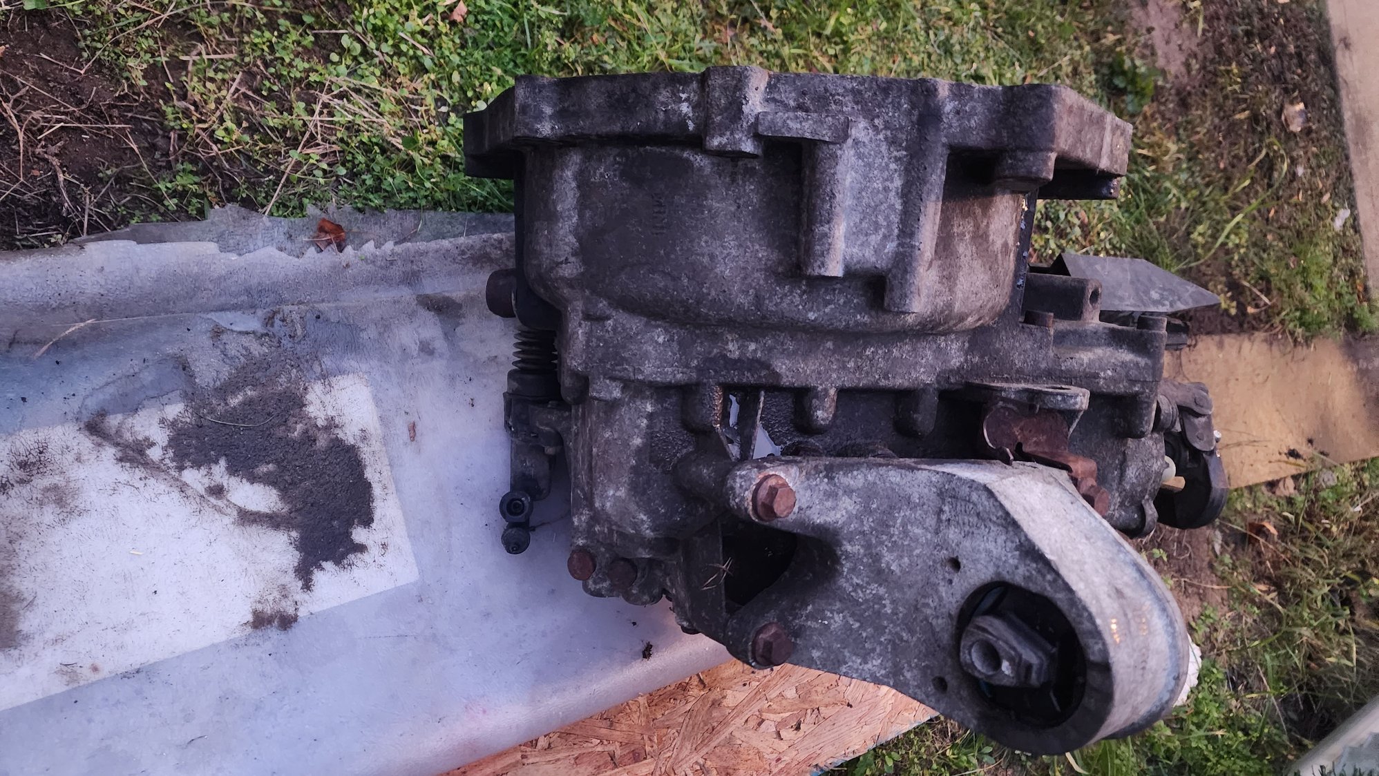 Drivetrain - 06 Transmission 6 Speed - Used - 2002 to 2008 Mini Cooper - 2002 to 2008 Mini Cooper - Springfield Gardens, NY 11413, United States