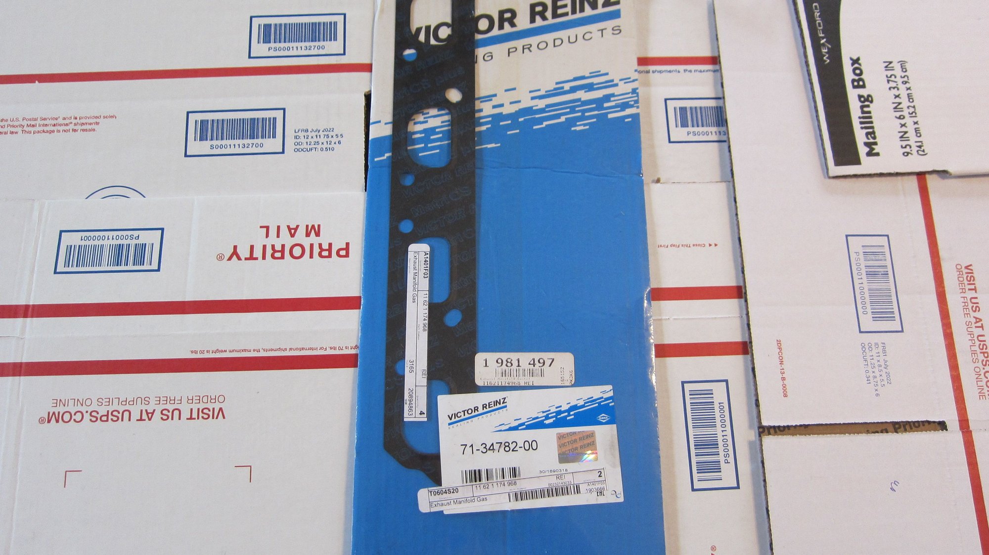 20022006 MINI Cooper R50, R52, R53 Oil Pan, Rocker Cover and Exhaust