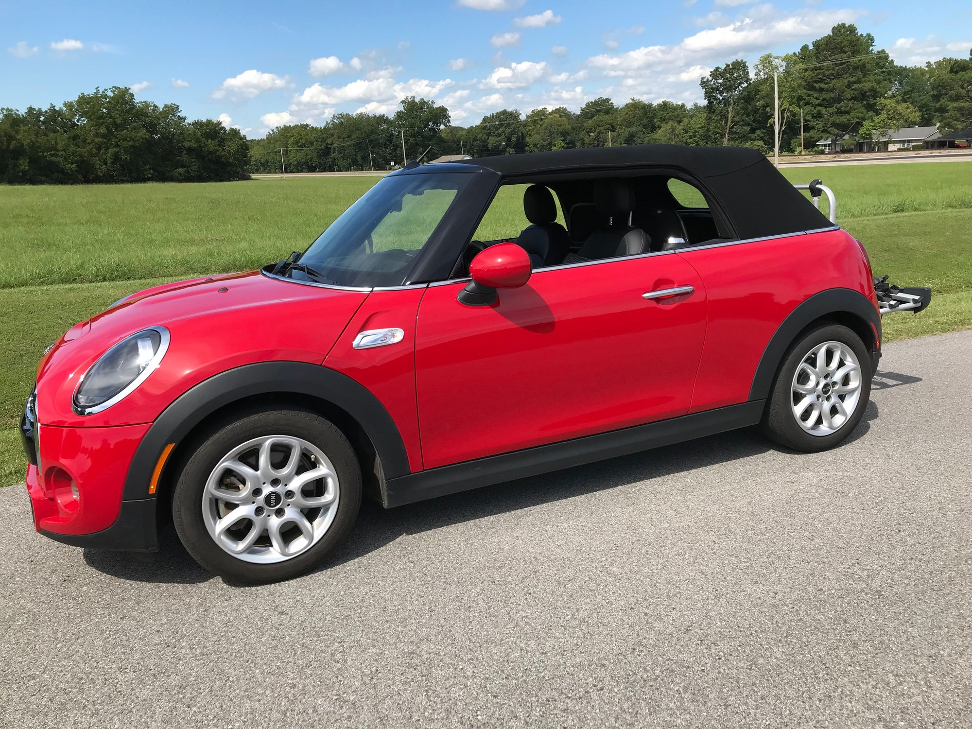 2019 Mini Convertible - 2019 Red Minicooper S convertible - Used - VIN WMWWG9C58K3F66488 - 33,557 Miles - 4 cyl - 2WD - Manual - Convertible - Red - Batesville, AR 72501, United States