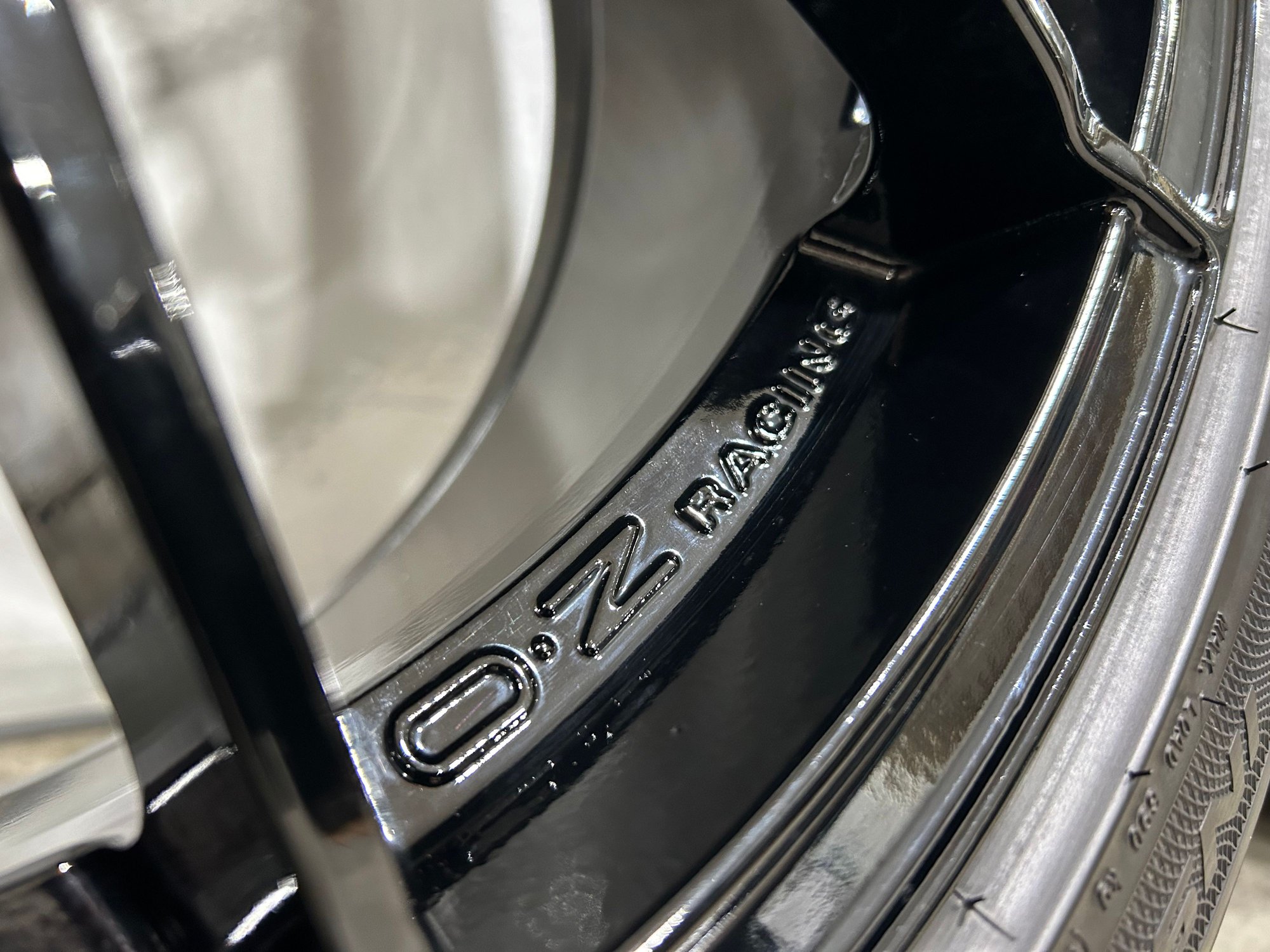 Wheels and Tires/Axles - R60 R61 - 18x8 OZ Ultraleggera Wheels w/ Nearly New Tires - Used - All Years  All Models - Palmerton, PA 18071, United States