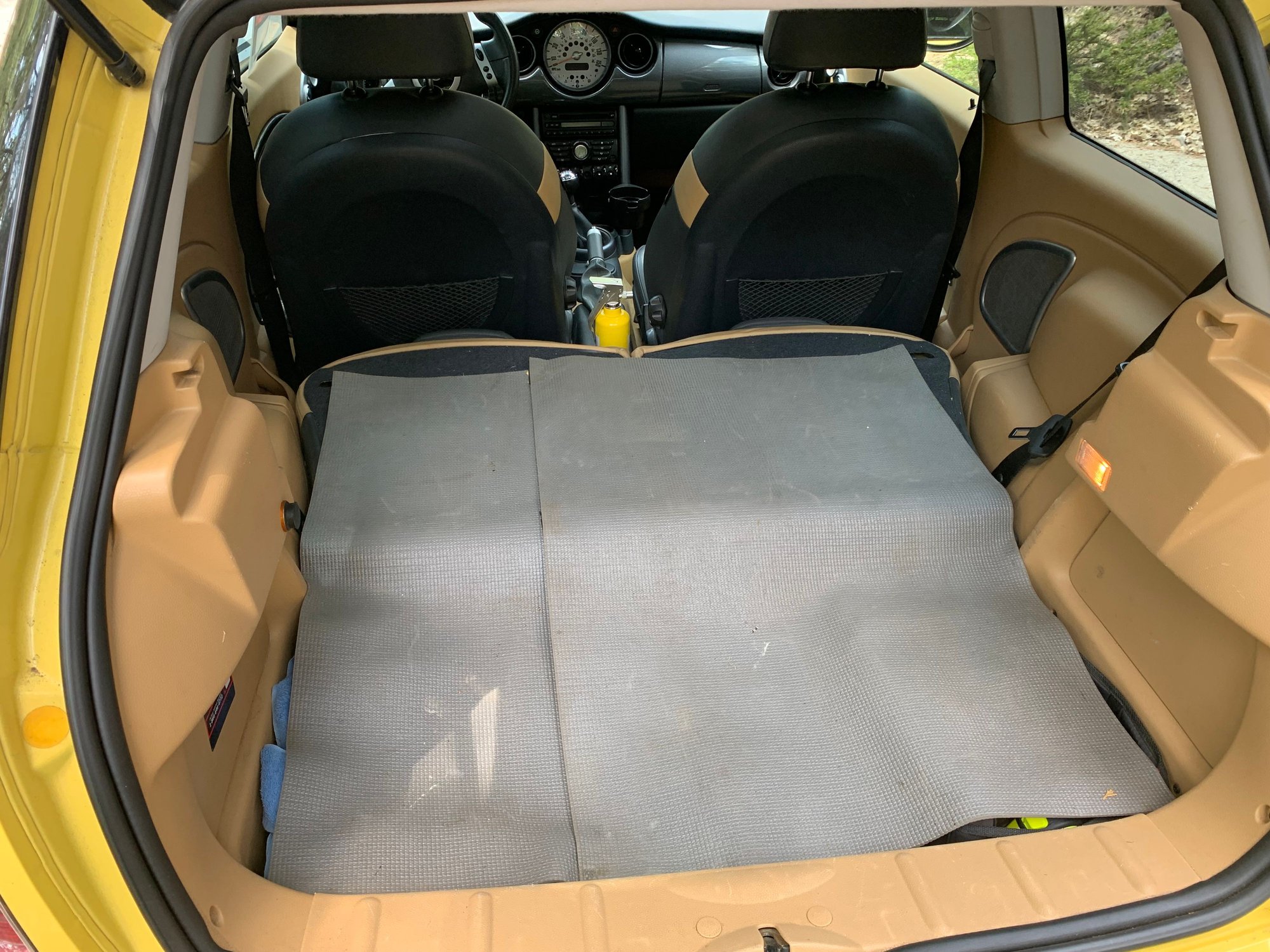2004 Mini R53: "Mk I" Mini Cooper S - Premo 2004 Mini Cooper S.Coupe, Excelent condition, low miles - Used - VIN WMWRE33424TD8285 - 4 cyl - 2WD - Manual - Coupe - Yellow - Twain Harte, CA 95383, United States