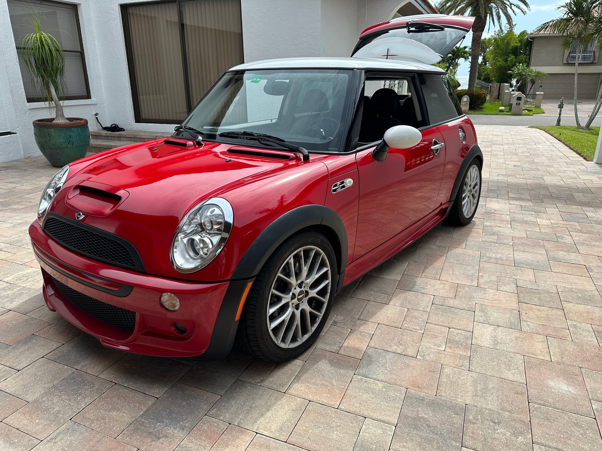 2006 Mini R53: "Mk I" Mini Cooper S - Mini Cooper S 2006 - Used - VIN WMWRE335X6TL15913 - 59,200 Miles - 4 cyl - 2WD - Manual - Coupe - Red - St. Petersburg, FL 33715, United States