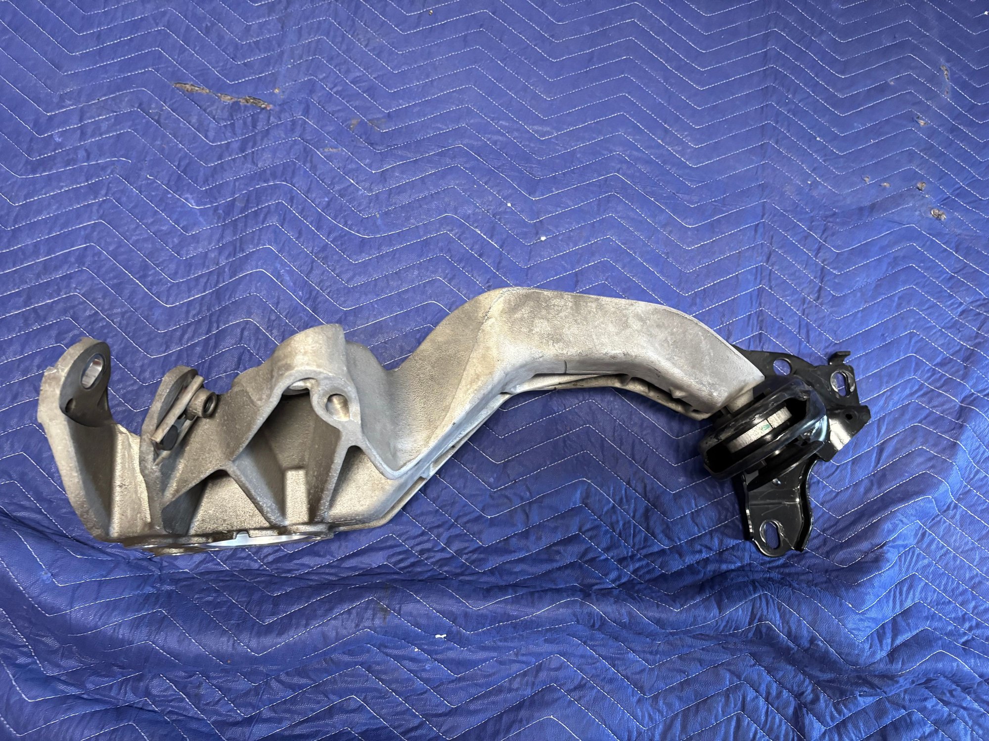 Steering/Suspension - GENUINE MINI GP Left Trailing Arm with Bracket - Used - 2006 Mini Cooper - Cedar Park, TX 78641, United States