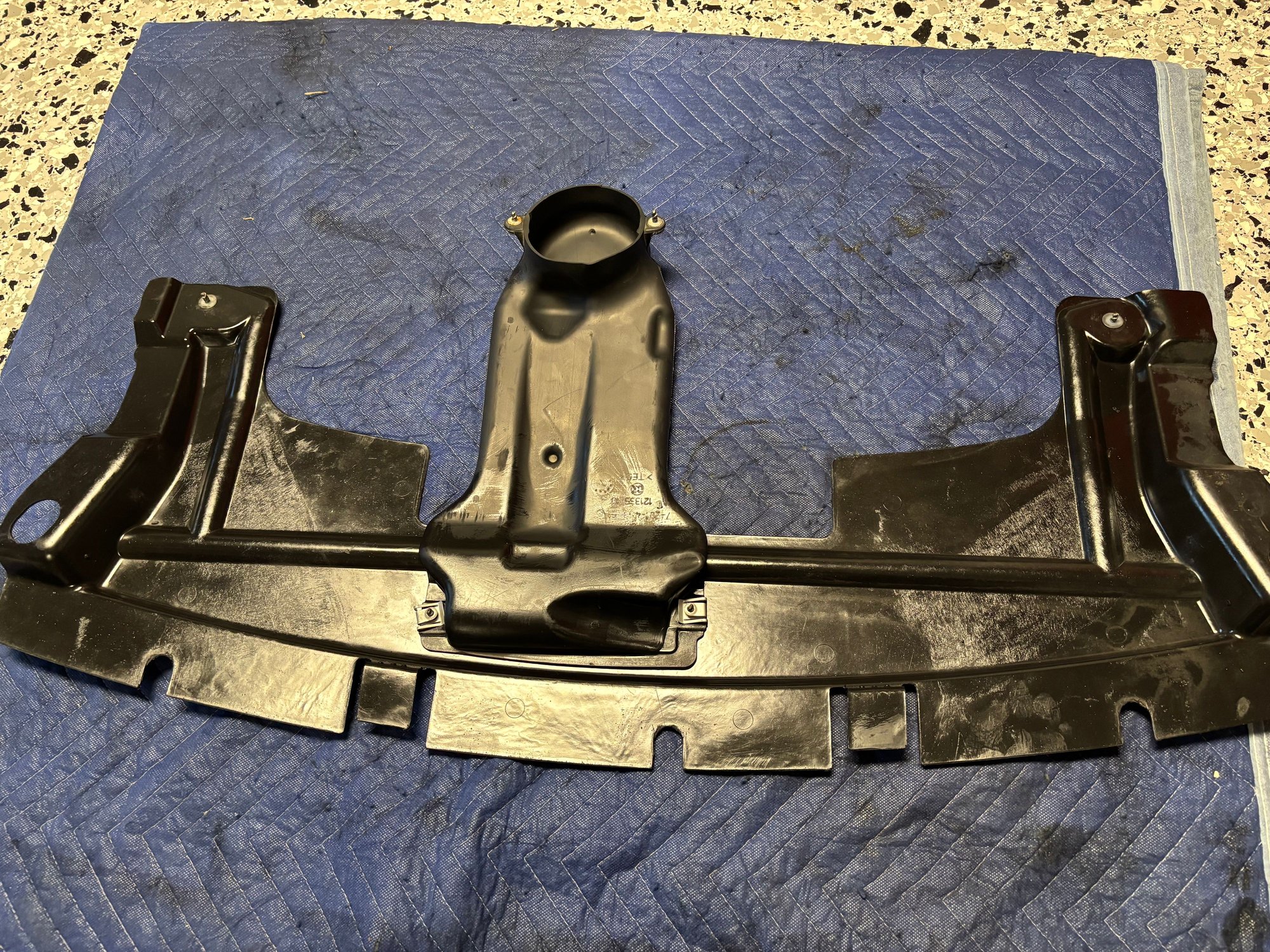 51-75-7-201-453 air channel mounted to 51-75-7-201-784 perforated engine under panel