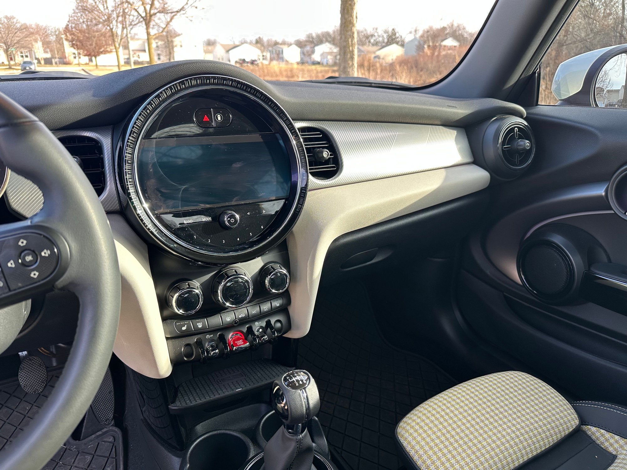 2024 Mini F56: Mini Hatch/Hardtop - 2024 Mini Cooper Hardtop 3-door 6spd - Green on Tan with Low Miles! - Used - VIN WMW33DH08R2U53099 - 12,900 Miles - 3 cyl - 2WD - Manual - Hatchback - Other - Madison, WI 53705, United States