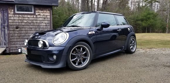 R56 w/ JCW exterior close-up