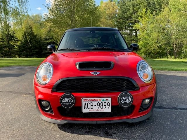 2009 Mini R56: "Mk II" Mini Hatch/Hardtop range - 2009 Mini Cooper S Hatchback with the complete factory JCW aero kit - Used - VIN WMWMF73509TW85335 - 49,600 Miles - 4 cyl - 2WD - Automatic - Hatchback - Red - Whitewater, WI 53190, United States