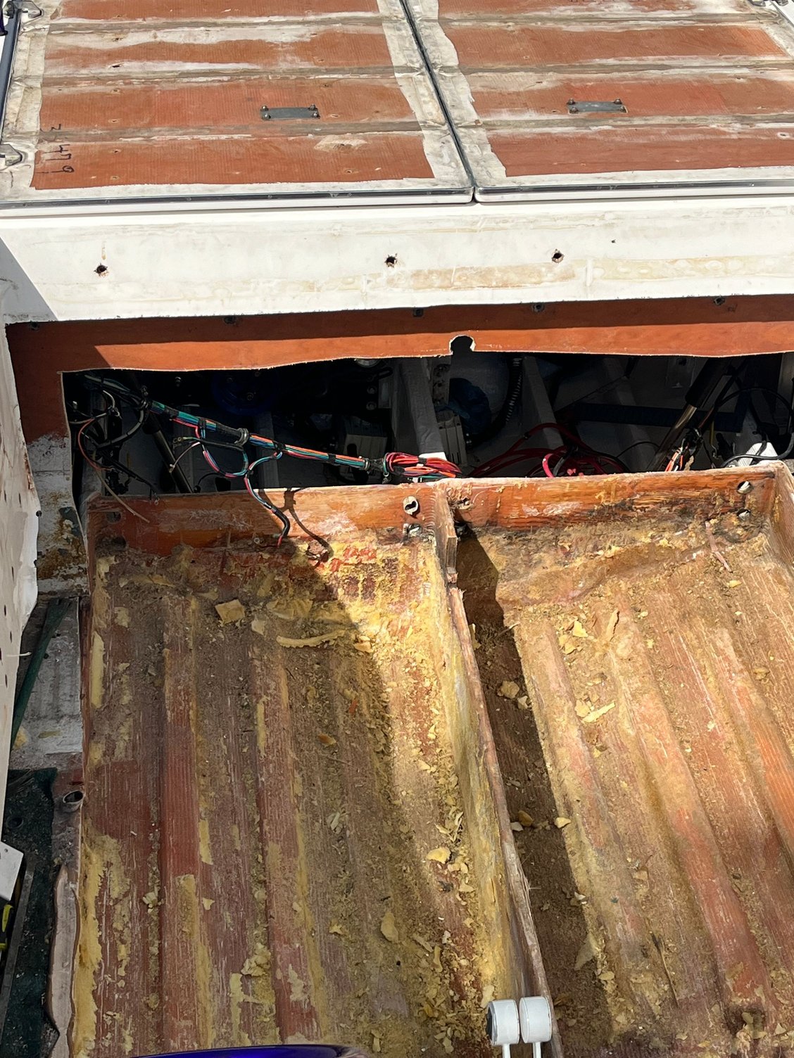 Any one ever stagger a 35 single step? Maybe convert the cockpit to a 6 pack or sit down seating. I know a few 35 lightings came factory stagg but wonder if any one converted a 35 classic/ executioner or hand any thoughts? 