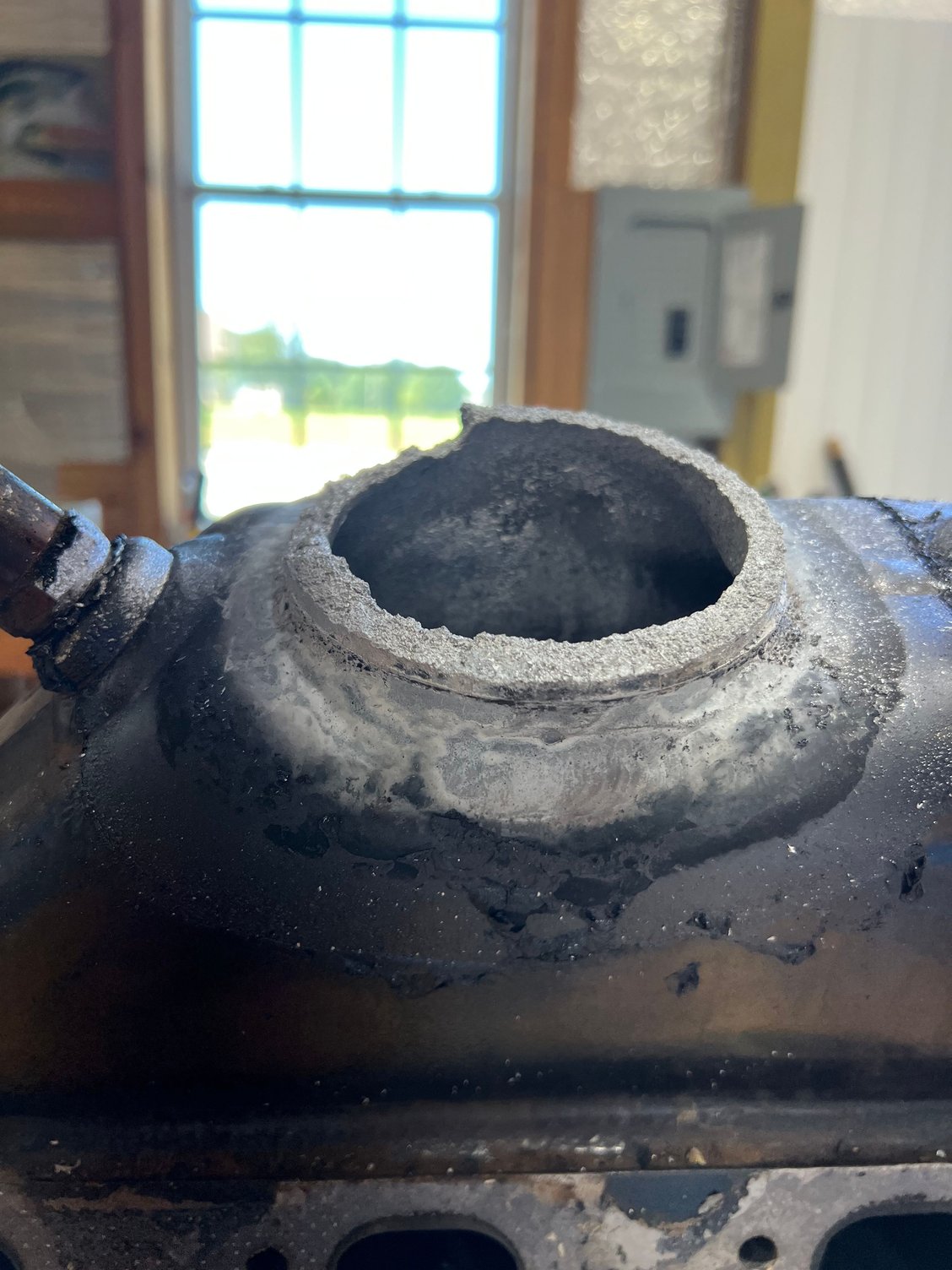 Stainless marine manifold top damage