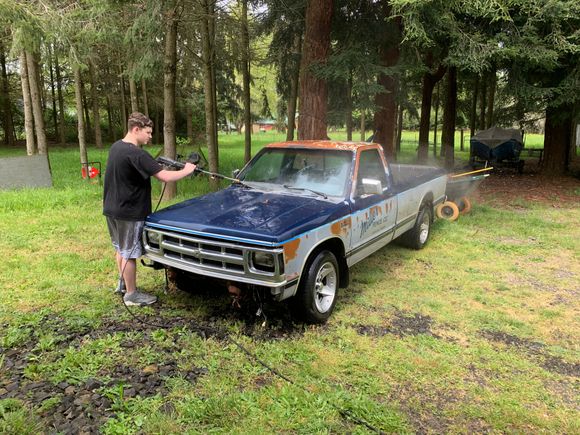 Kiddo washing his Sonoma. This will get a stock 5.3 in it. Should make a fun cruiser for his first car. 