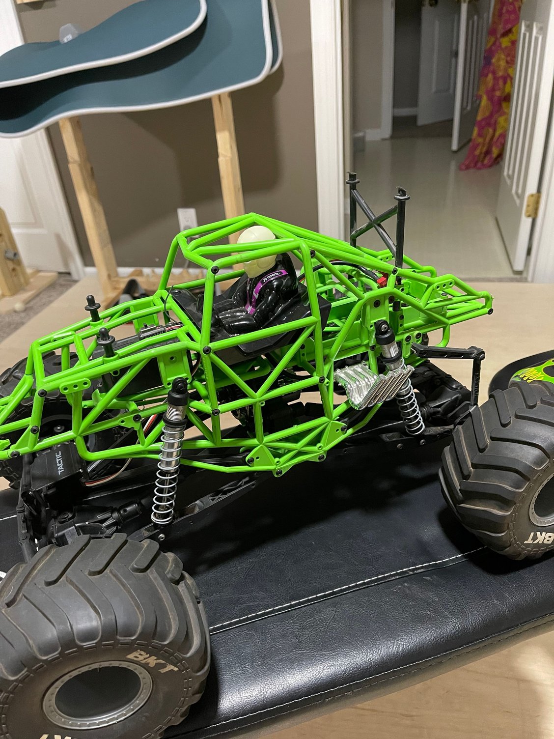 Axial SMT10 Grave Digger roller w/ servo R/C Tech Forums