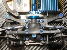 Top view of the rear end which uses rear toe control set at -2 degrees and under compression goes to -3 degrees.
