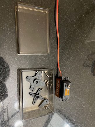 Servo 1